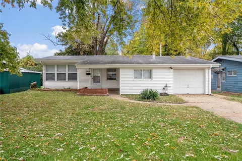 8412 Saint Olaf Dr, Saint Louis, MO 63134