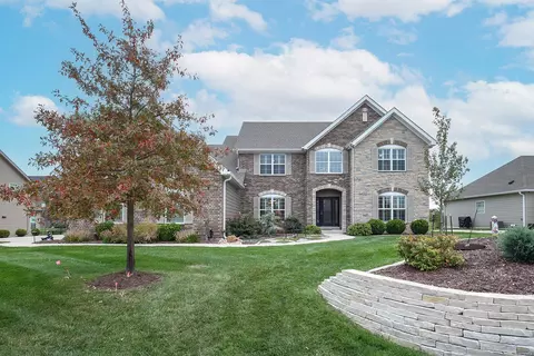 678 Ashdown Forest Ct, Des Peres, MO 63131