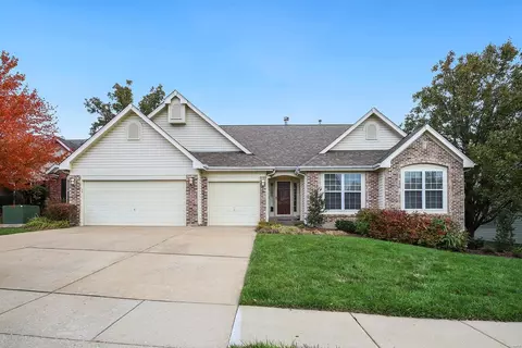 1012 Speckledwood Manor Ct, Chesterfield, MO 63017