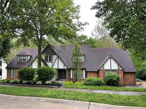 4676 Forest Valley Dr, Saint Louis, MO 63128