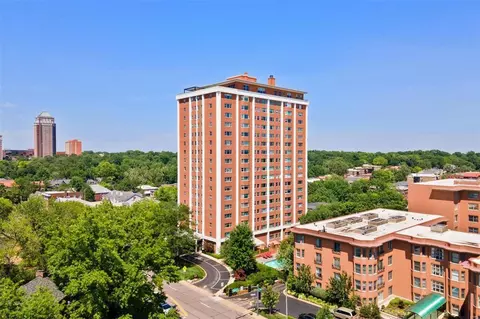 710 S Hanley Rd #18C, Saint Louis, MO 63105
