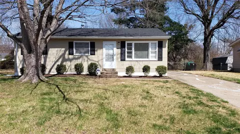 1449 Broadlawns Ave, Saint Louis, MO 63138
