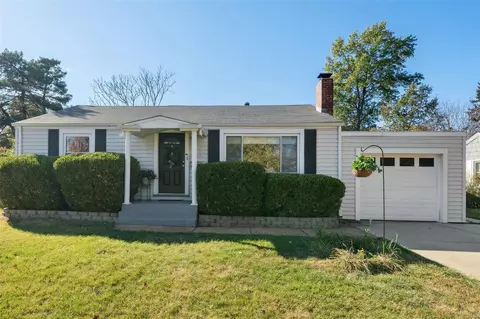 1127 Evans Ave, Kirkwood, MO 63122