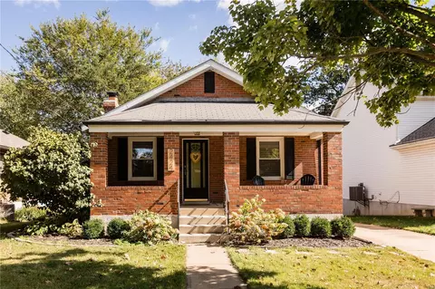 2424 Pocahontas Pl, Saint Louis, MO 63144