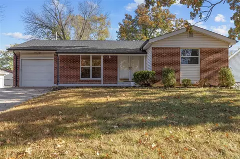 1612 Valley Park Rd, Fenton, MO 63026