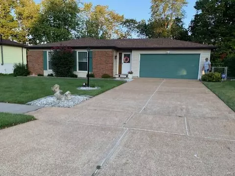 4969 Sefton Dr, Saint Louis, MO 63128