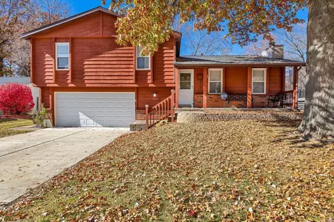 529 Chele Dr, Saint Charles, MO 63304