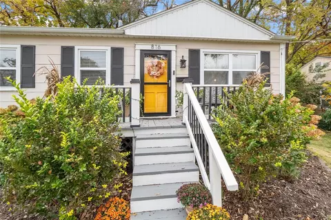 816 Hawkins Ct, Saint Louis, MO 63126