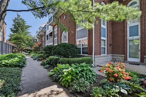 4235 W Pine Blvd #11, Saint Louis, MO 63108
