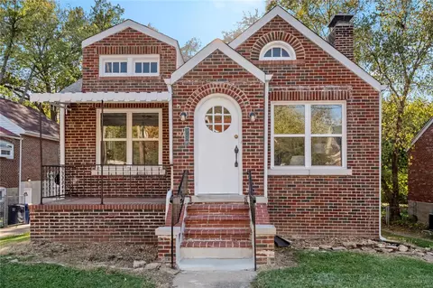 821 Sanders Pl, Saint Louis, MO 63126