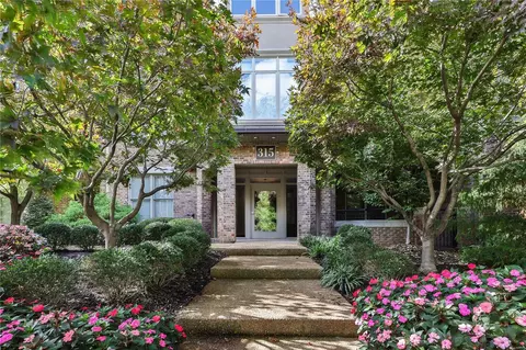 315 N Meramec Ave #35, Clayton, MO 63105