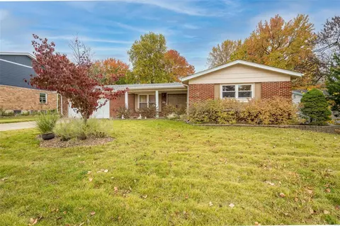 904 N Duchesne Dr, Saint Charles, MO 63301