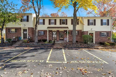 1424 Durango Ln, Fenton, MO 63026