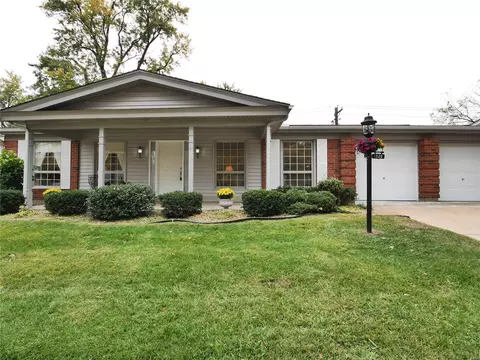 1520 Surf Side Dr, Saint Louis, MO 63138