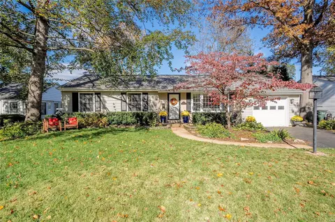 871 Warwick Ln, Saint Louis, MO 63122