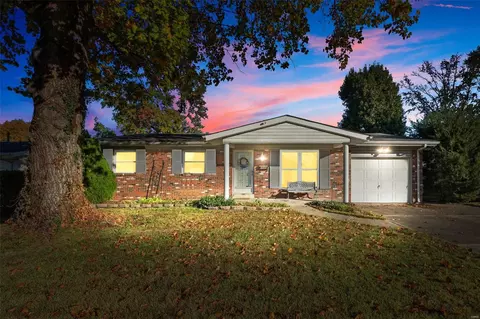 2545 Stirrup Ln, Florissant, MO 63033
