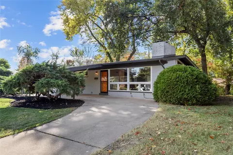 927 Dalkeith Ln, Saint Louis, MO 63132