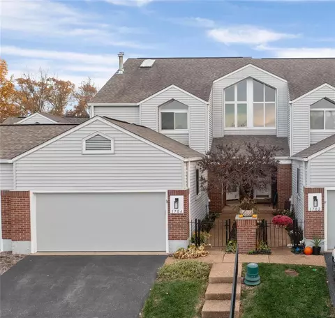 1704 Ridgeview Circle Dr, Ballwin, MO 63021