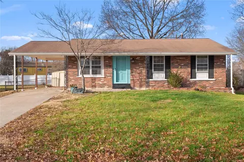701 Clover Ln, O'fallon, MO 63366