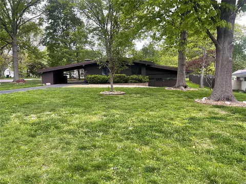 341 Southside Ave, Saint Louis, MO 63119