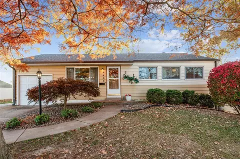 6408 Lynbrook Dr, Saint Louis, MO 63123