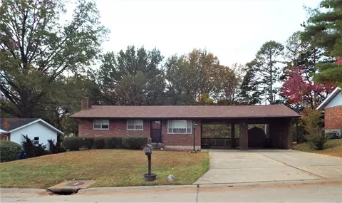 616 Fairwick Dr, Saint Louis, MO 63129