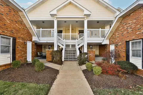 7316 Woodlawn Colonial Ln, Saint Louis, MO 63119
