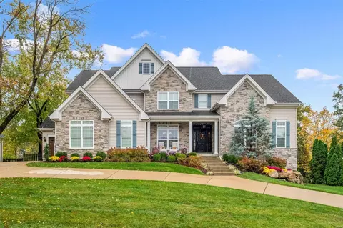 11726 Lindemere Dr, Des Peres, MO 63131