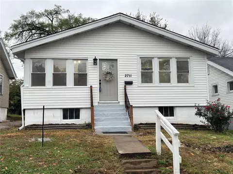 2711 Pasteur Ave, Saint Louis, MO 63114