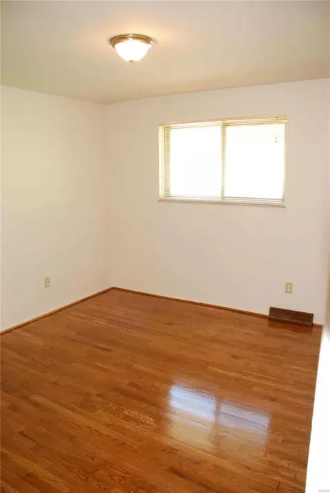 4032 Esseldale Dr, Saint Ann, MO 63074 photo 11