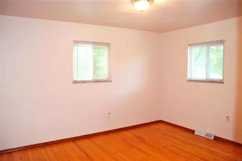 4032 Esseldale Dr, Saint Ann, MO 63074 photo 9