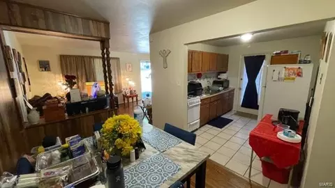 4032 Esseldale Dr, Saint Ann, MO 63074 photo 3