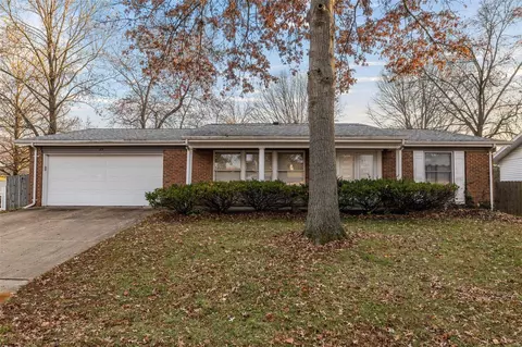 29 Lakemont Dr, Saint Charles, MO 63304