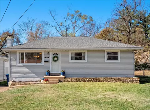 7927 Elton St, Saint Louis, MO 63123