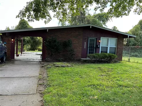 10332 Castle Dr, Saint Louis, MO 63136