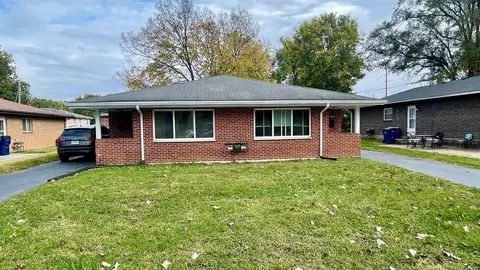 3908 Wright Ave, Saint Ann, MO 63074