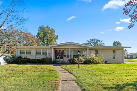 2010 Barcelona Dr, Florissant, MO 63033