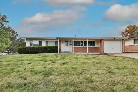 1485 Golden Gate Dr, Florissant, MO 63033