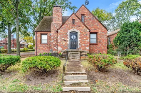 7900 Page Ave, Saint Louis, MO 63133