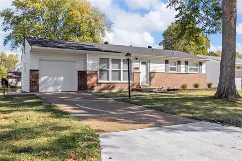 617 Holiday Ave, Hazelwood, MO 63042