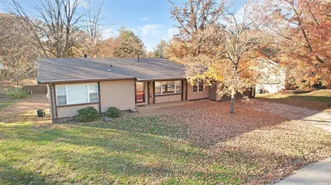929 Ampere Pl, Lake Saint Louis, MO 63367