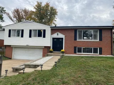 2585 Guildford Dr, Florissant, MO 63033