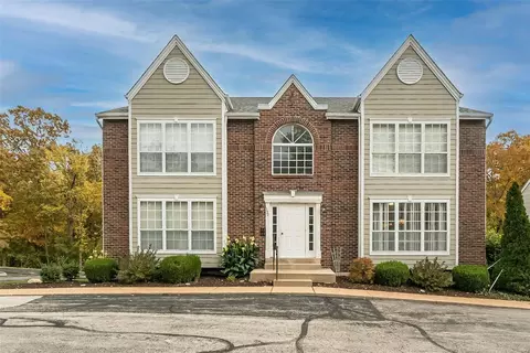 1332 Highland Oaks Dr #B, Ballwin, MO 63021