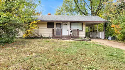 10881 Spring Garden Dr, Saint Louis, MO 63137