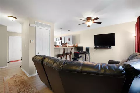 716 Hyde Dr, O'fallon, MO 63366 photo 3