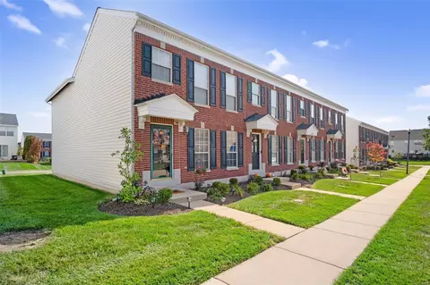 716 Hyde Dr, O'fallon, MO 63366 photo 2