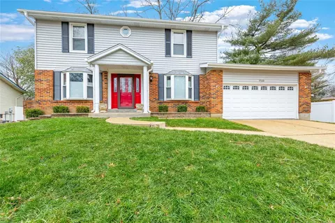 710 Windingpath Ln, Manchester, MO 63021