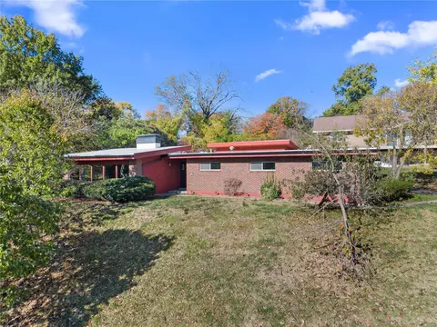 16 Rio Vista Dr, Saint Charles, MO 63303