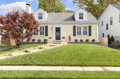 26 Midpark Ln, Saint Louis, MO 63124