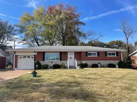 9957 Markhall Ln, Saint Louis, MO 63123